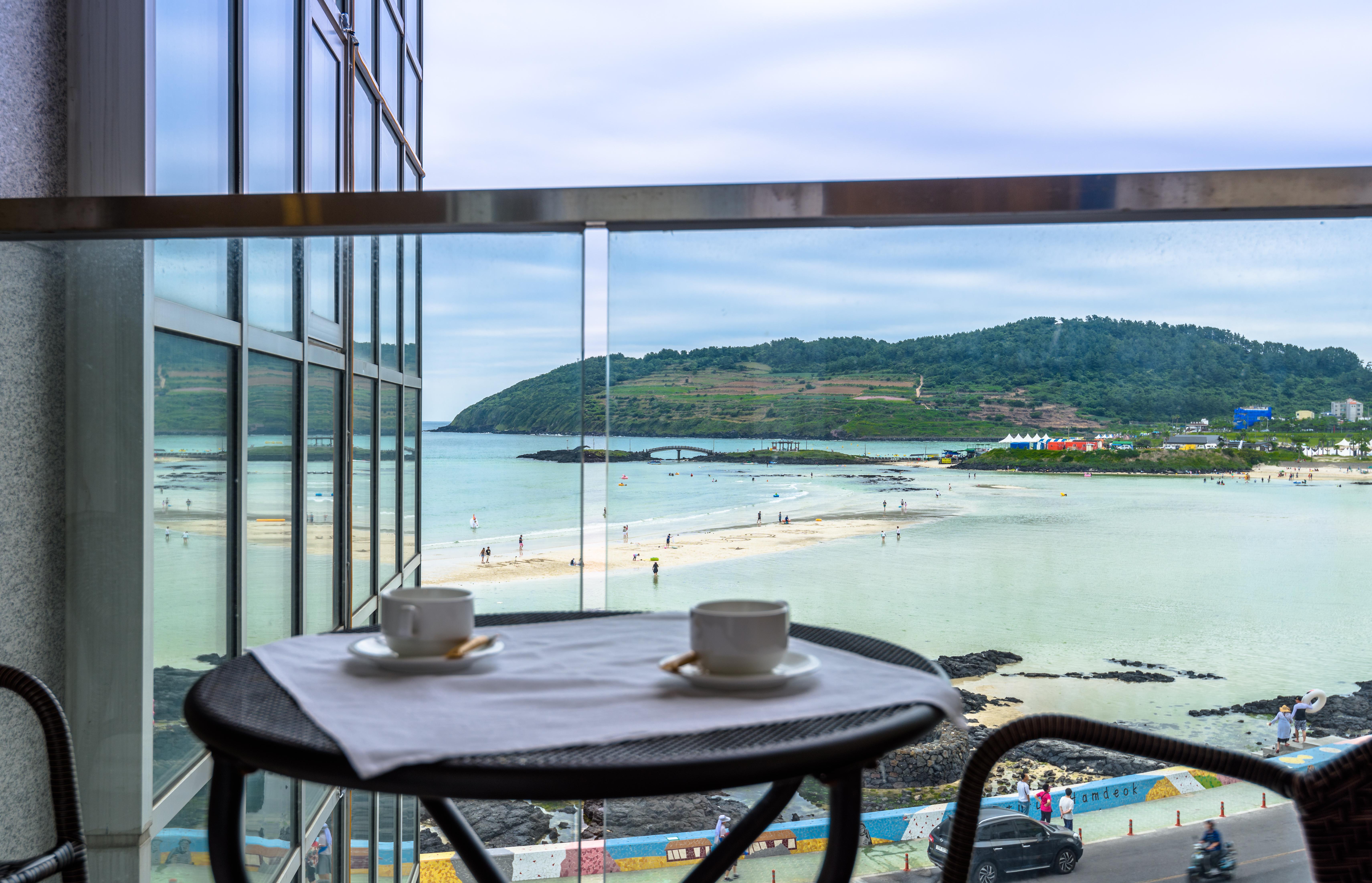 Aimi Jeju Beach Hotel Exteriör bild
